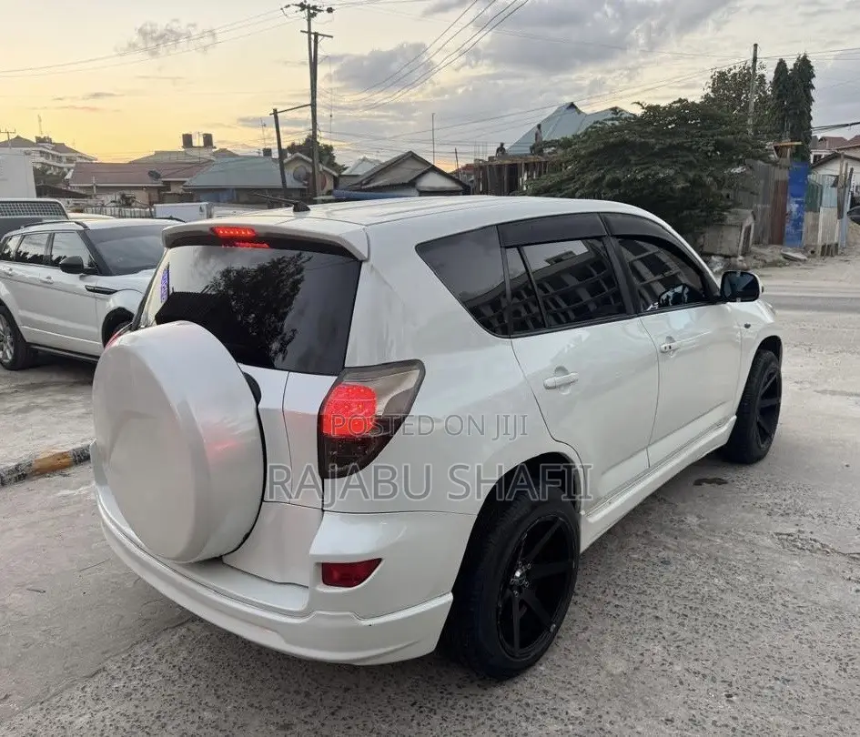 Toyota RAV4 2009 White
