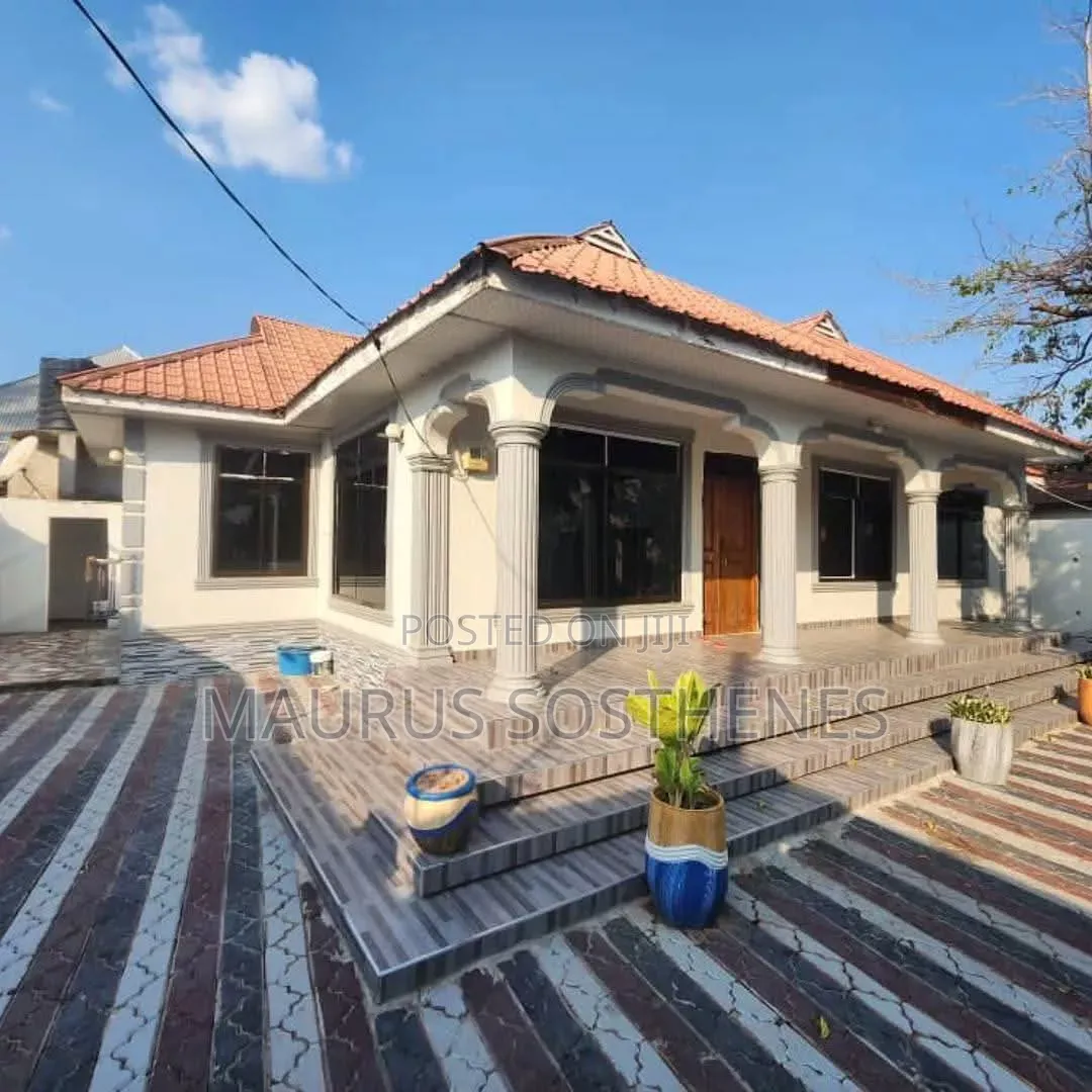 3bdrm House in Matembele Ya Pili, Kitunda for sale