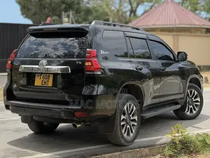 Toyota Land Cruiser Prado 2.7 2022 Black