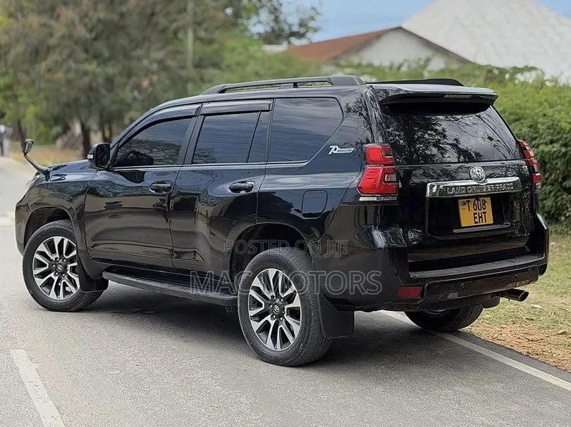 Toyota Land Cruiser Prado 2.7 2022 Black