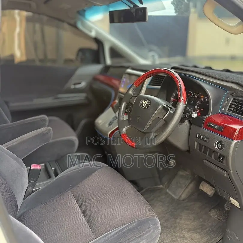 Toyota Vellfire 2010 White
