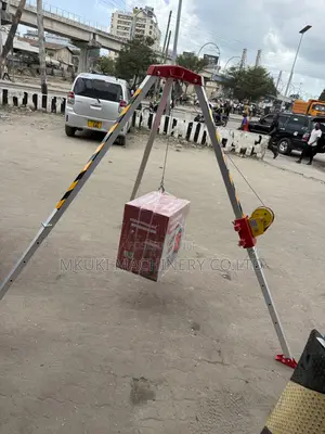 Manual Lifting Rope Whinch Available