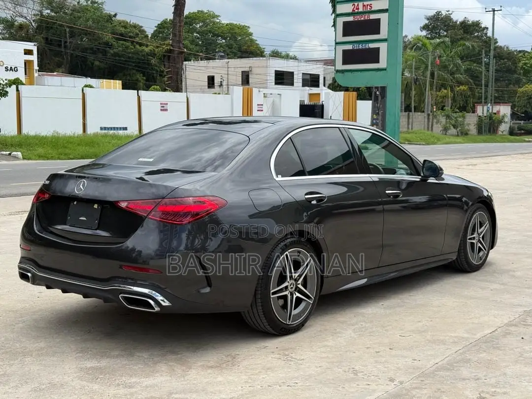 Mercedes-Benz C200 2023 Gray