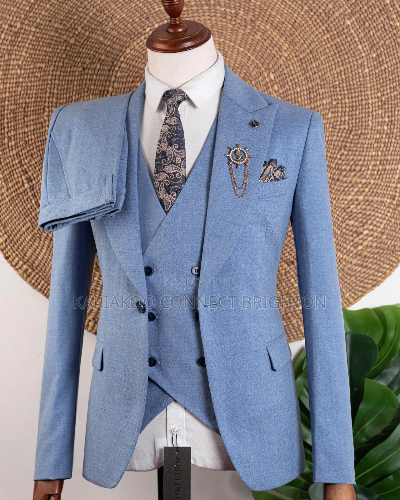 Light Blue Double-Breasted 3-Piece Suit With Tie