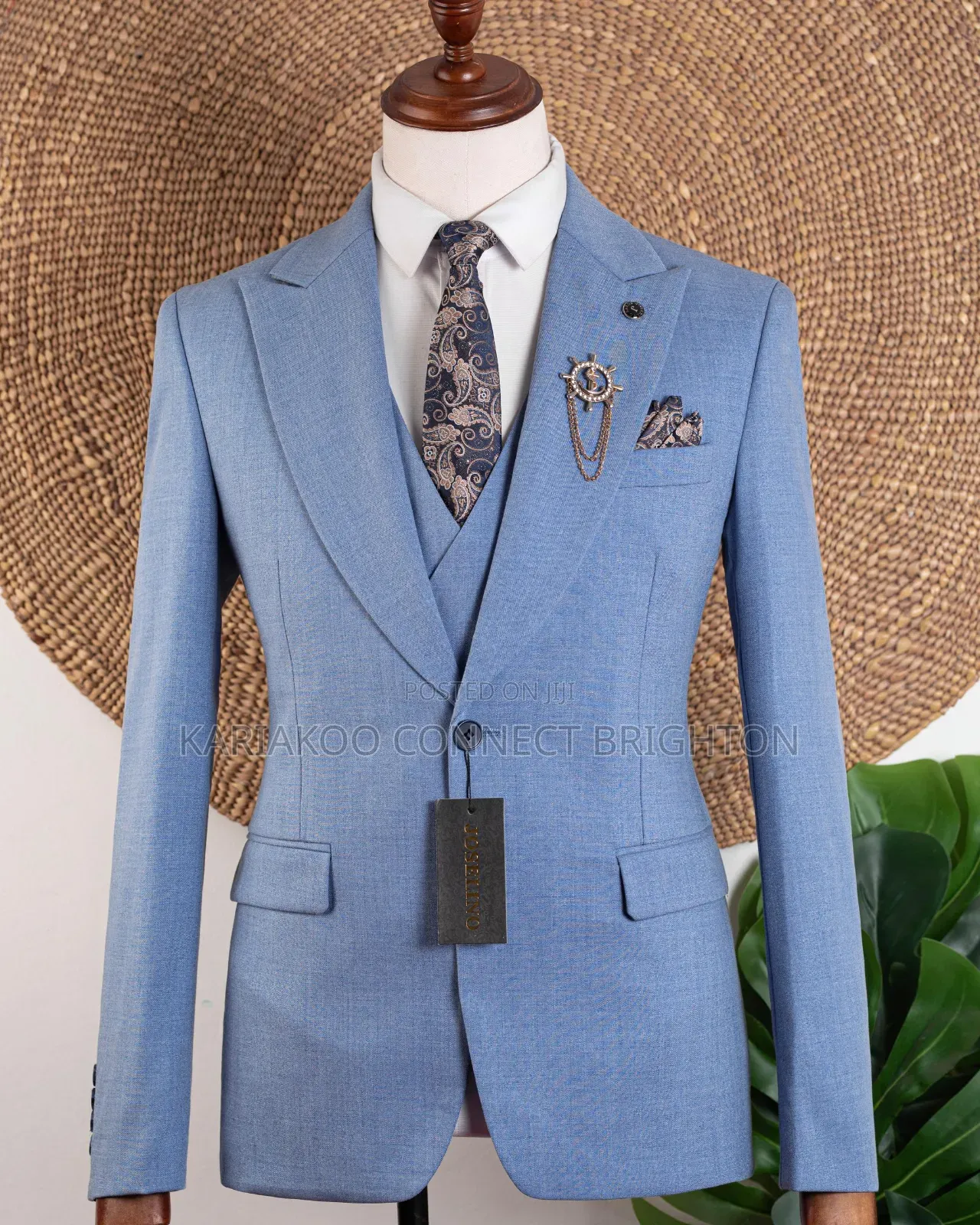 Light Blue Double-Breasted 3-Piece Suit With Tie