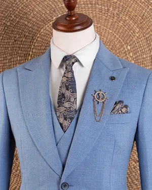 Light Blue Double-Breasted 3-Piece Suit With Tie