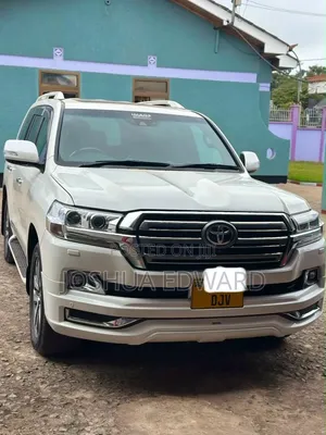 Toyota Land Cruiser 2015 White