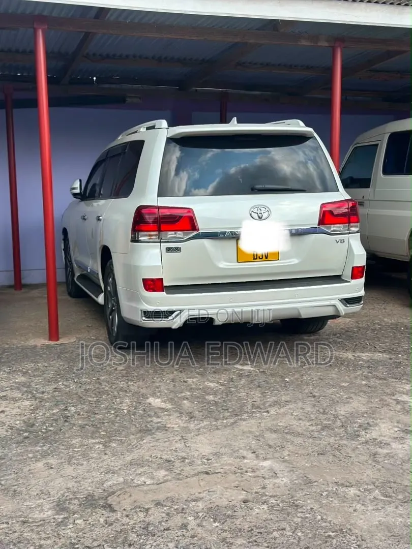 Toyota Land Cruiser 2015 White