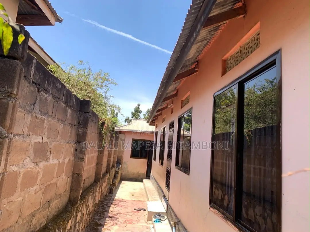 3bdrm House in Nyegezi Stand, Buhongwa for sale