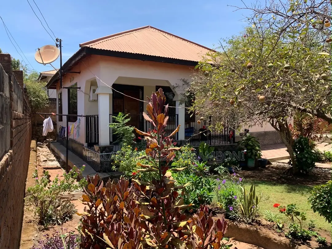 3bdrm House in Nyegezi Stand, Buhongwa for sale