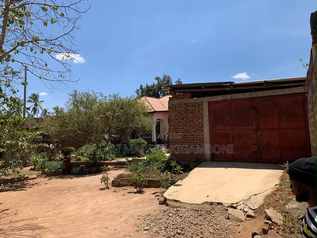 3bdrm House in Nyegezi Stand, Buhongwa for sale