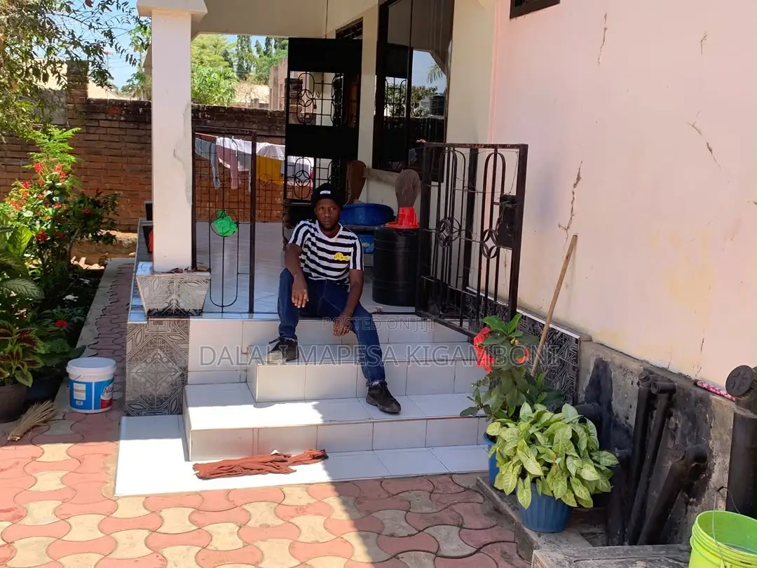 3bdrm House in Nyegezi Stand, Buhongwa for sale