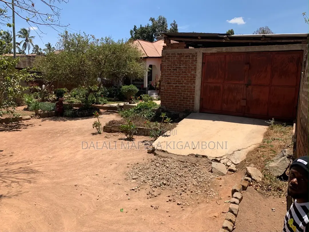 3bdrm House in Nyegezi Stand, Buhongwa for sale