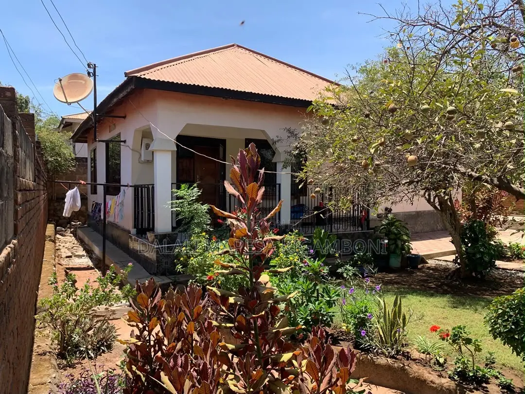 3bdrm House in Nyegezi Stand, Buhongwa for sale