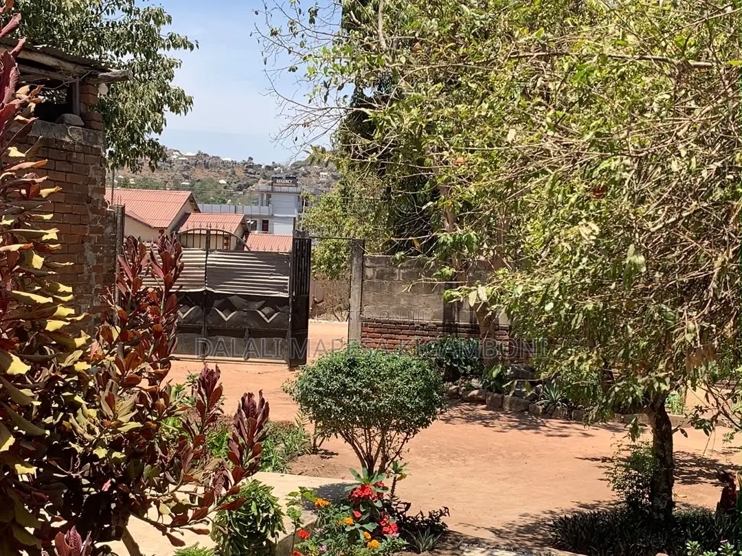 3bdrm House in Nyegezi Stand, Buhongwa for sale