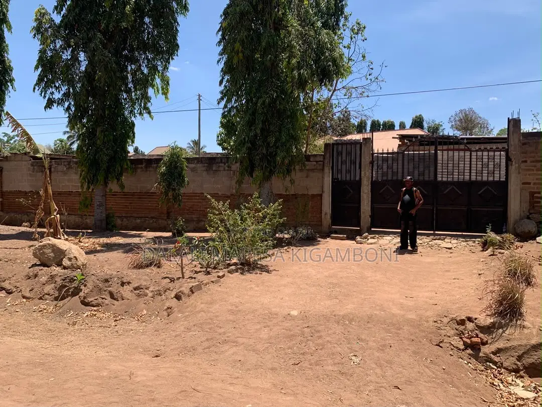 3bdrm House in Nyegezi Stand, Buhongwa for sale