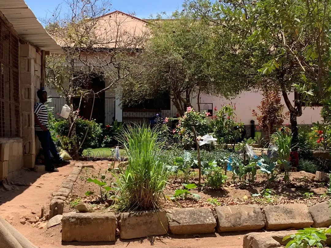 3bdrm House in Nyegezi Stand, Buhongwa for sale
