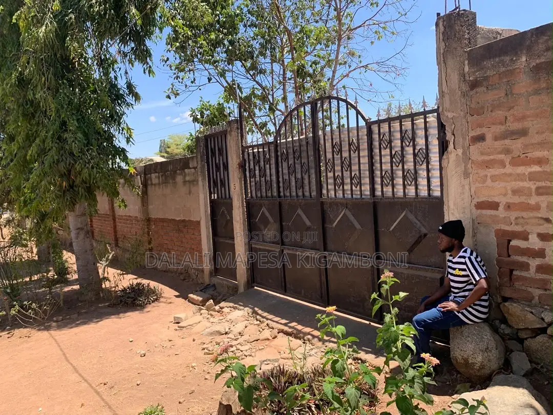 3bdrm House in Nyegezi Stand, Buhongwa for sale