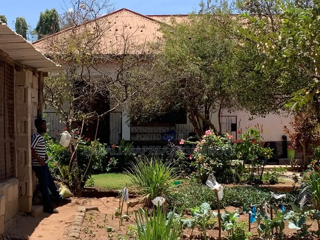 3bdrm House in Nyegezi Stand, Buhongwa for sale