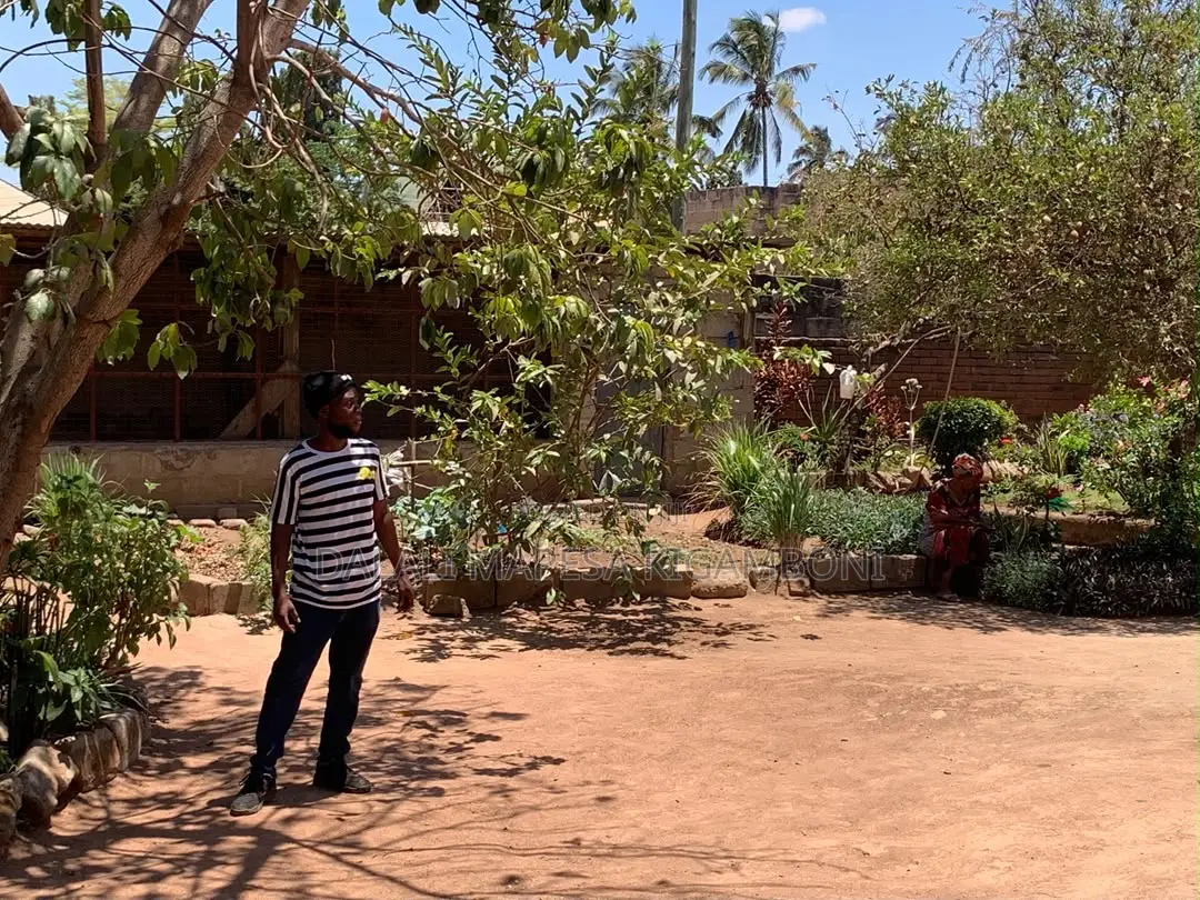 3bdrm House in Nyegezi Stand, Buhongwa for sale