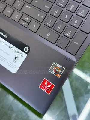 Laptop HP Envy 15 8GB AMD Ryzen 5 SSD 256GB