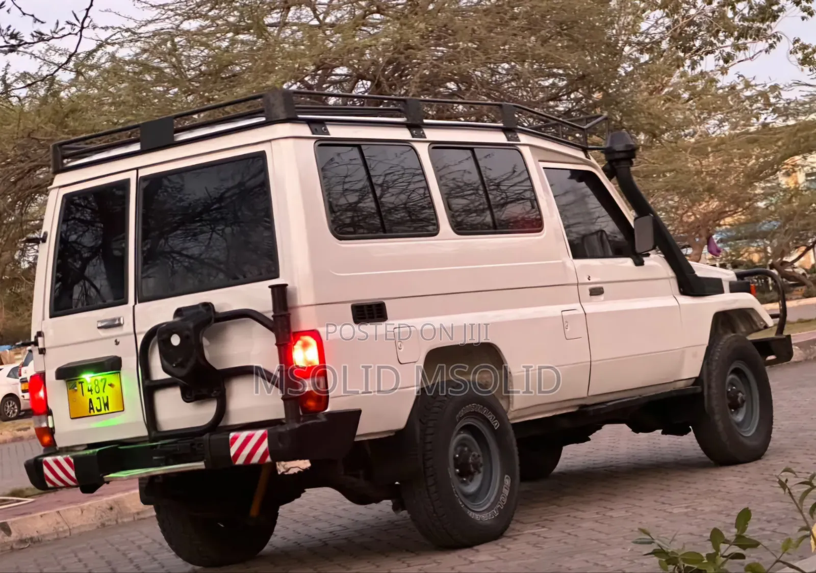 Toyota Land Cruiser 1989 White