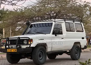 Toyota Land Cruiser 1989 White