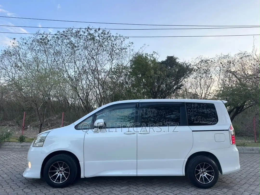 Toyota Noah 2008 White