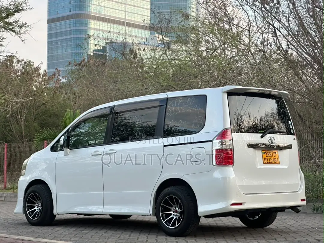 Toyota Noah 2008 White