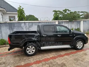 Toyota Hilux 2014 Black