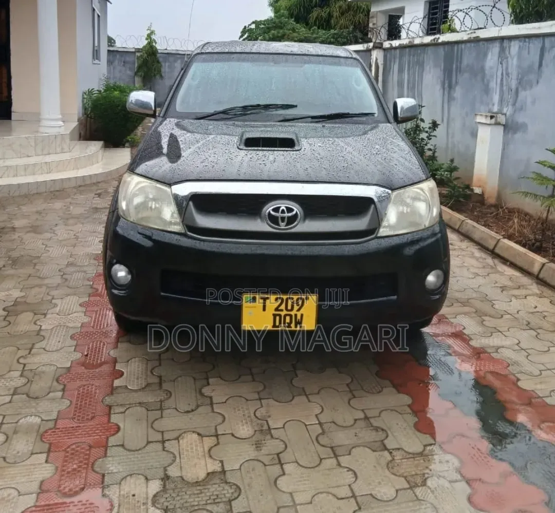 Toyota Hilux 2014 Black