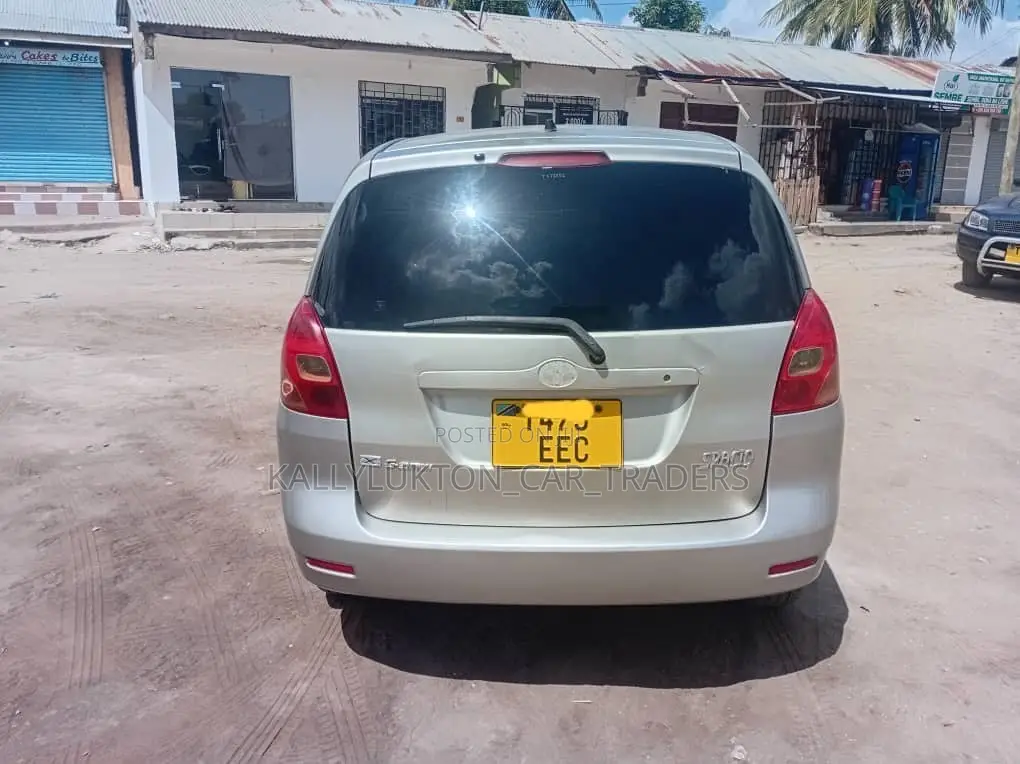 Toyota Corolla Spacio 2005 Gold