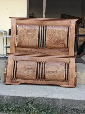 Kitanda Cha Mbao// 5x6 // Pure Mninga // Like New //