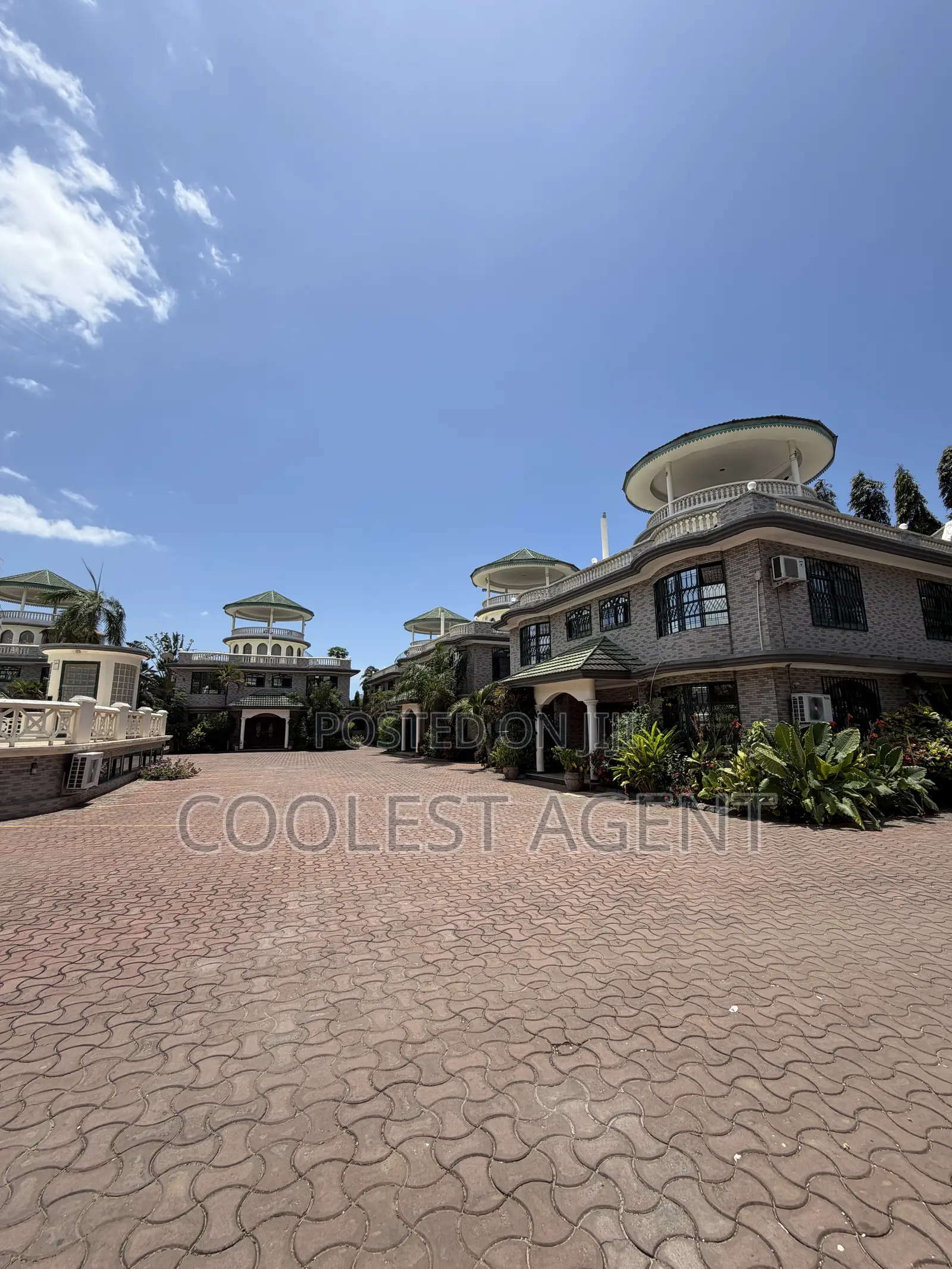 Furnished 5bdrm Villa in Coolest Estate, Oyster Bay for rent
