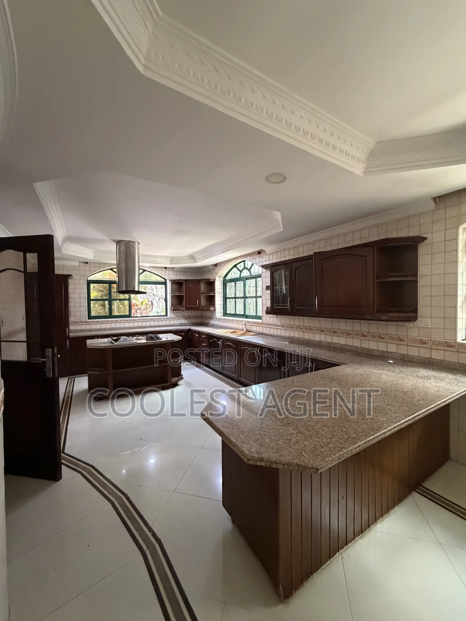 Furnished 5bdrm Villa in Coolest Estate, Oyster Bay for rent