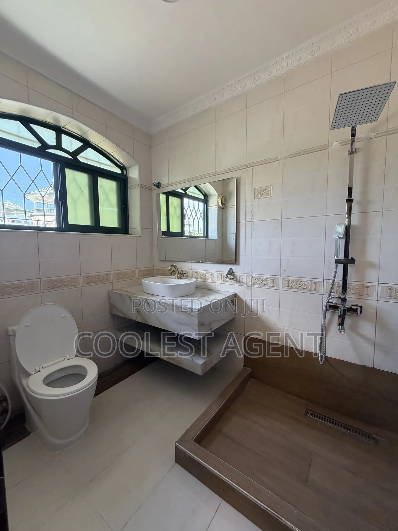 Furnished 5bdrm Villa in Coolest Estate, Oyster Bay for rent