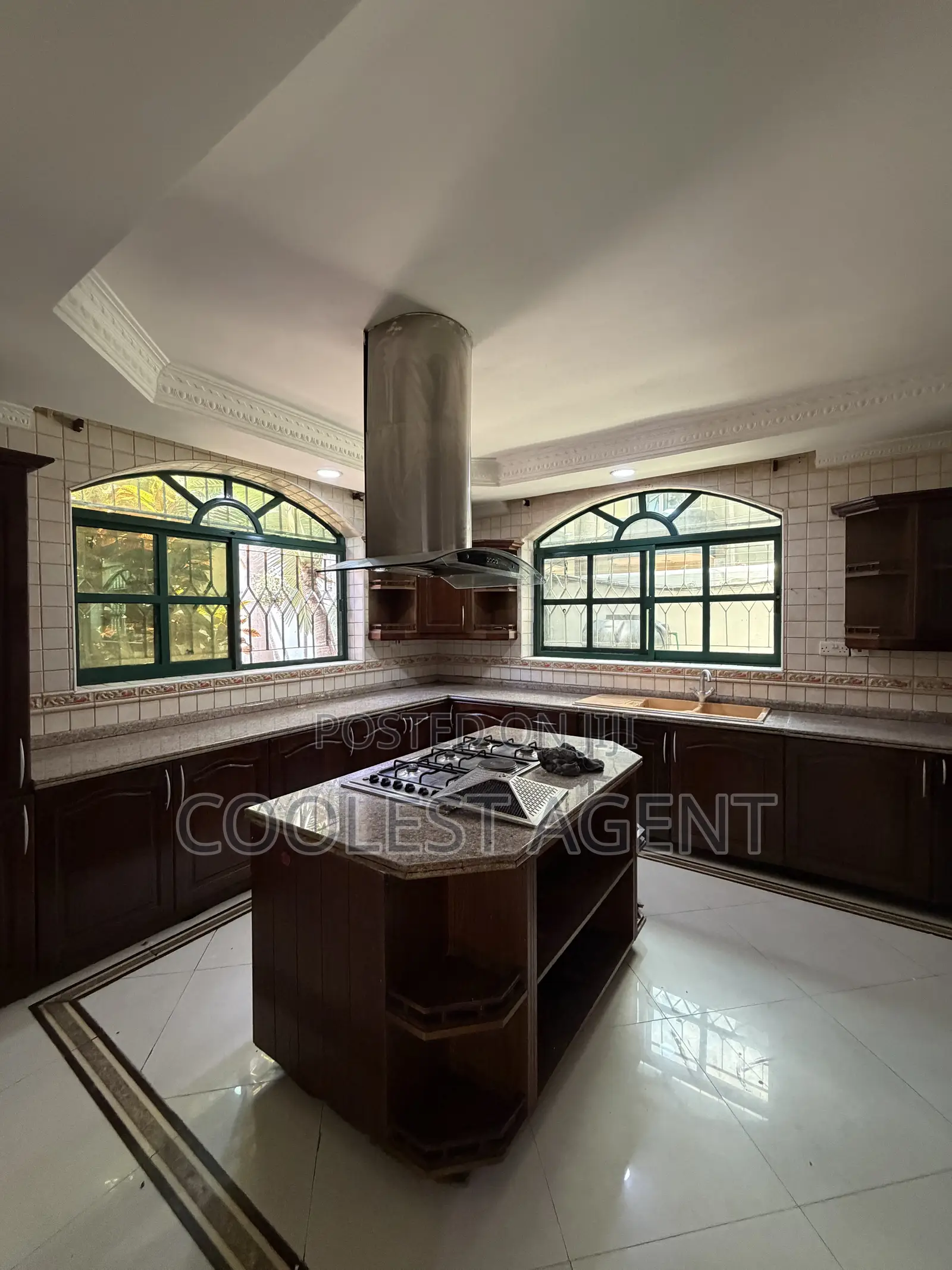 Furnished 5bdrm Villa in Coolest Estate, Oyster Bay for rent