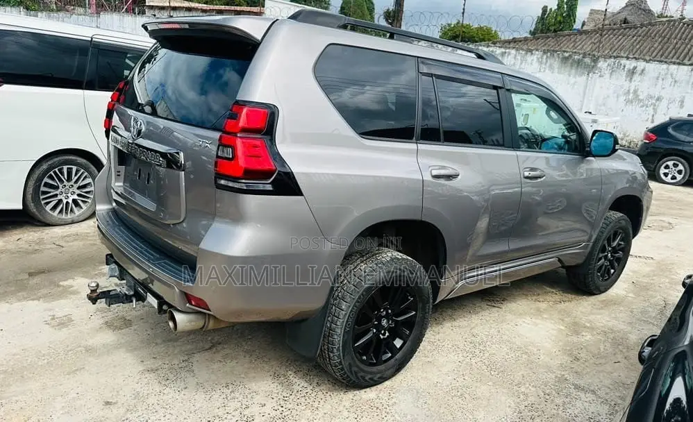 Toyota Land Cruiser Prado 2020 Gray