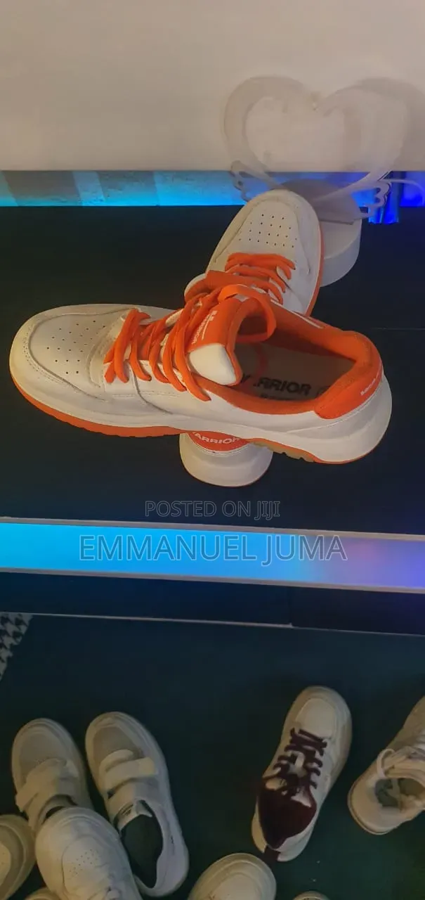 Low Top Casual Sneakers