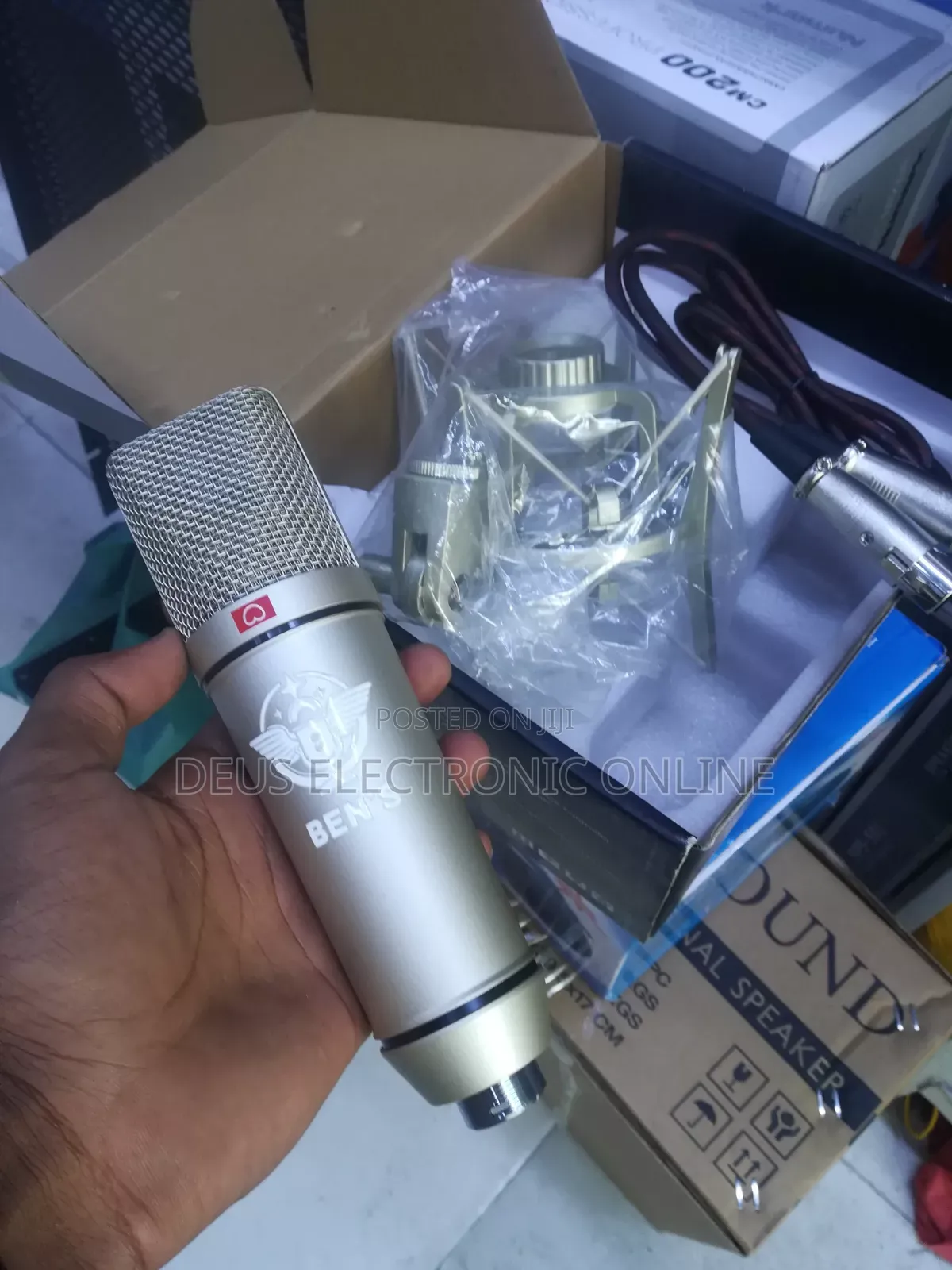 Consider Studio Microphone Ben's Bei 155,000