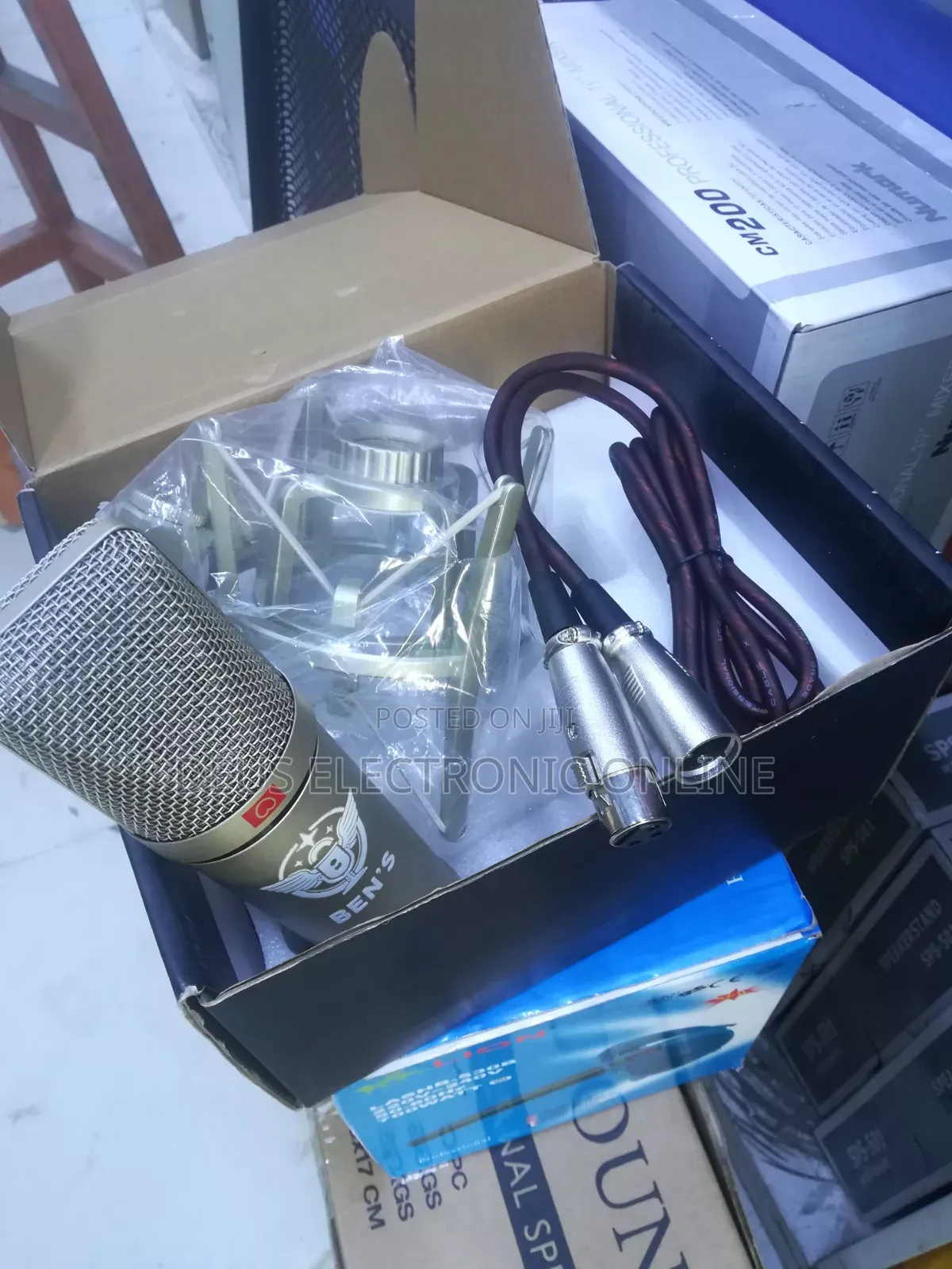 Consider Studio Microphone Ben's Bei 155,000