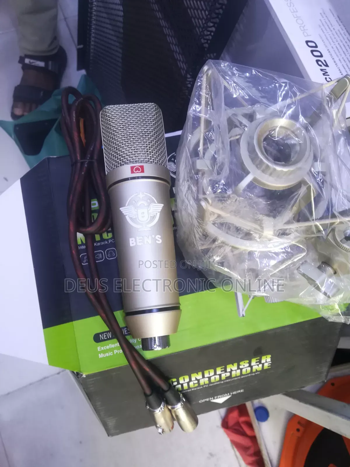 Consider Studio Microphone Ben's Bei 155,000