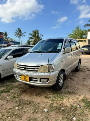 Toyota Noah 2001 Silver