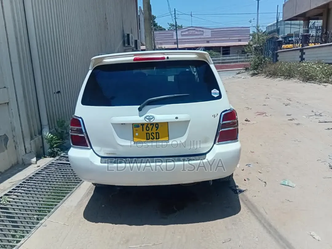 Toyota Kluger 2005 White