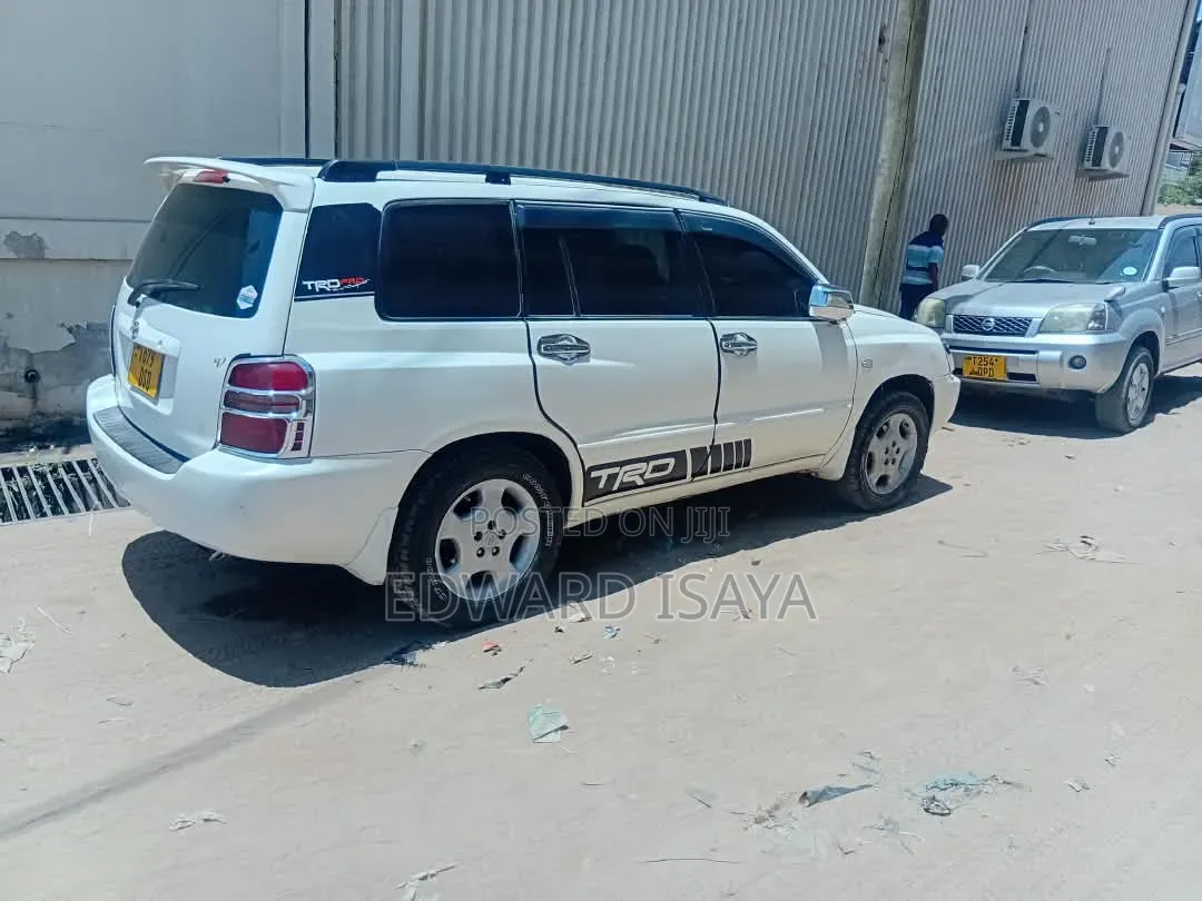 Toyota Kluger 2005 White