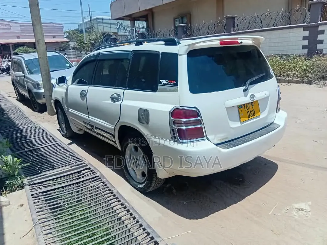 Toyota Kluger 2005 White
