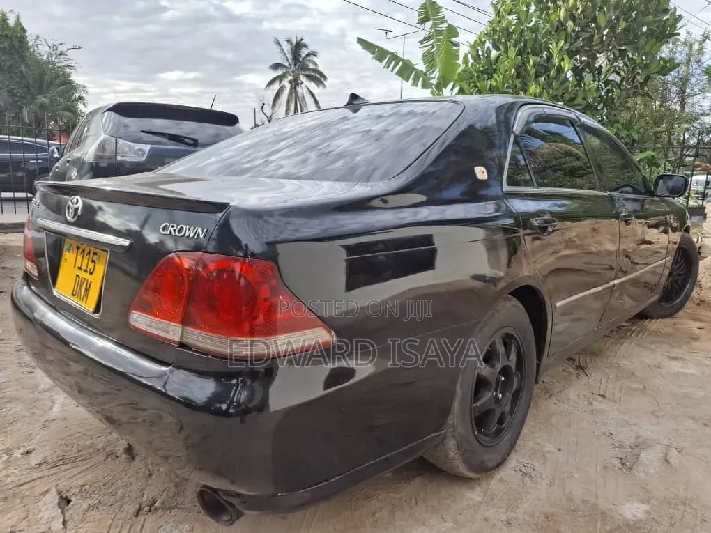 Toyota Crown Royale 2005 Black