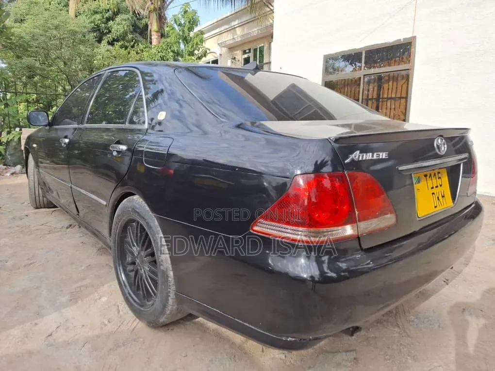 Toyota Crown Royale 2005 Black