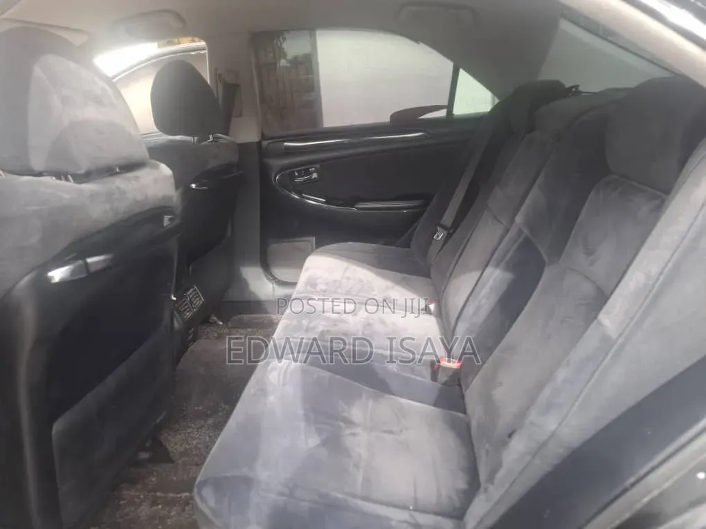 Toyota Crown Royale 2005 Black