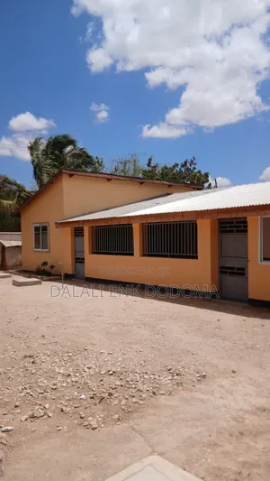 7bdrm House in Area  D, Mipingo for rent
